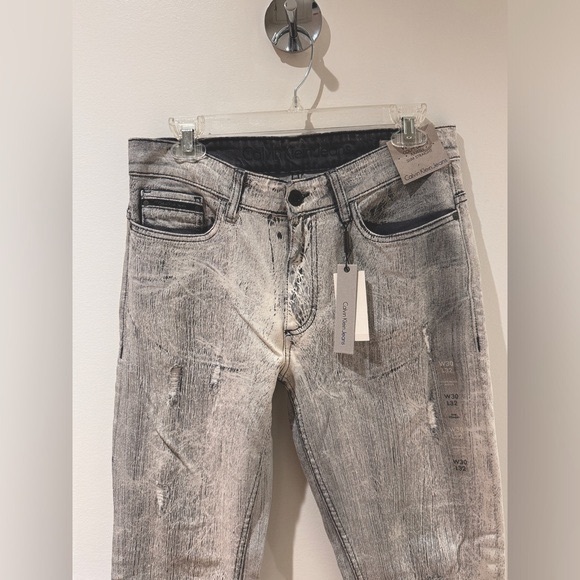 Calvin Klein Jeans in light faded wash - Picture 1 of 6